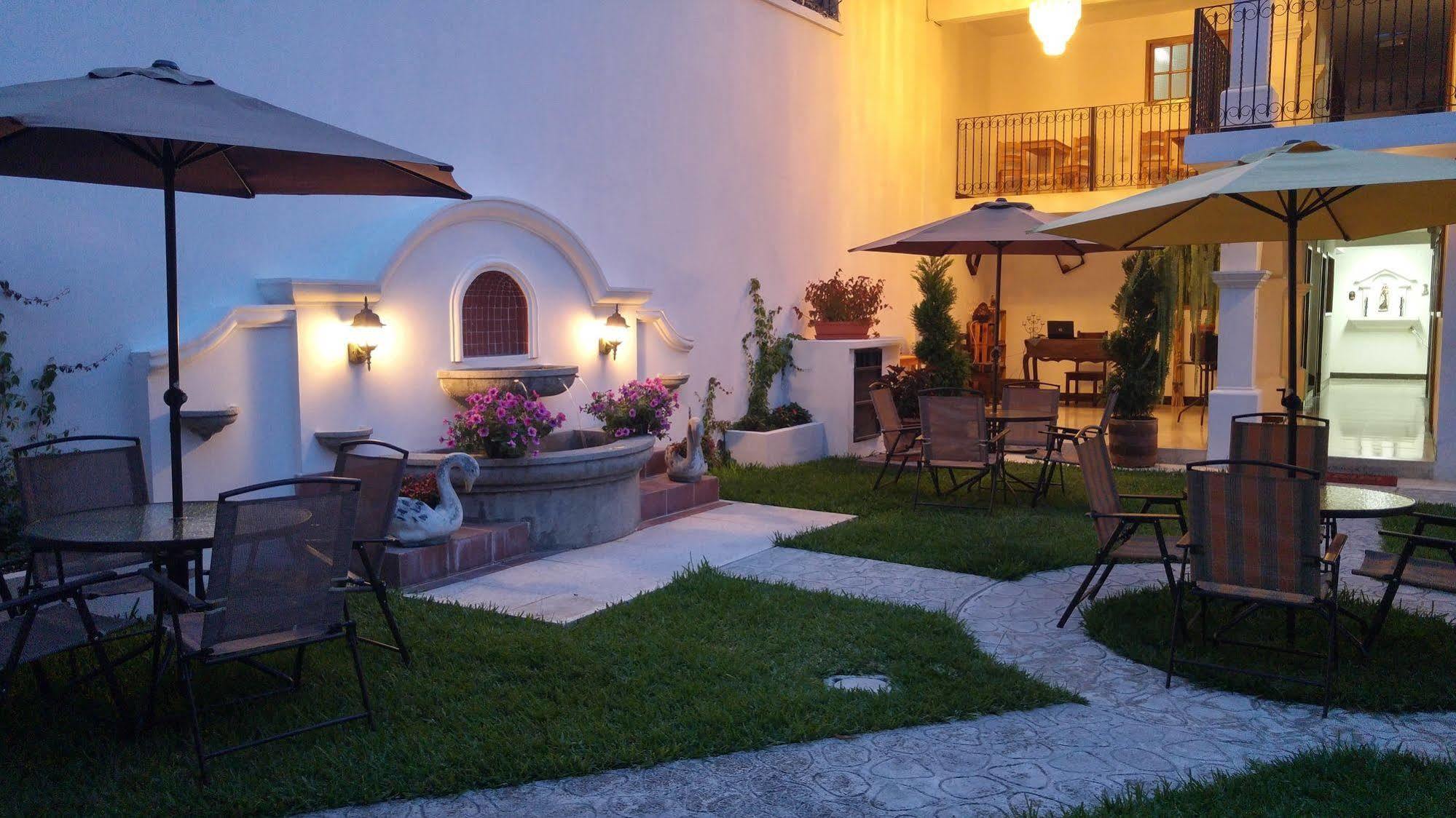 Ixkanul Antigua Hotel Extérieur photo